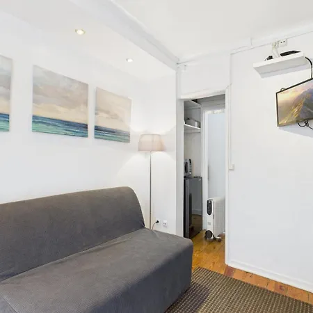 Charming 1br W/ Terrace In Alfama | By Airnest شقة Lisboa