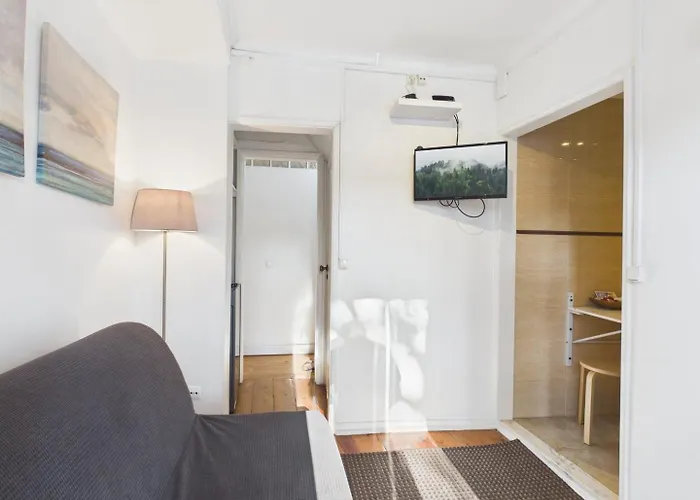 شقة Charming 1br W/ Terrace In Alfama | By Airnest