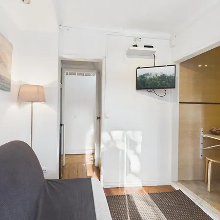 Apartamento Charming 1br W/ Terrace In Alfama | By Airnest