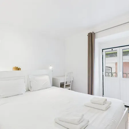 Apartment Charming 1br W/ Terrace In Alfama | By Airnest