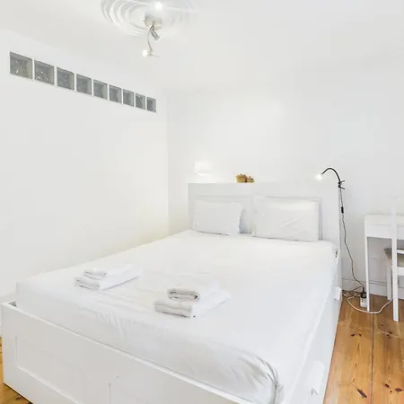 Apartment Charming 1br W/ Terrace In Alfama | By Airnest Lisbon
