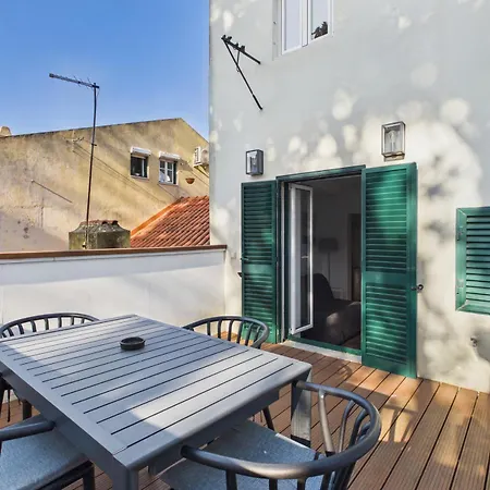 Charming 1br W/ Terrace In Alfama | By Airnest