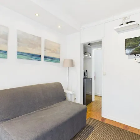 Apartment Charming 1br W/ Terrace In Alfama | By Airnest Lisbon