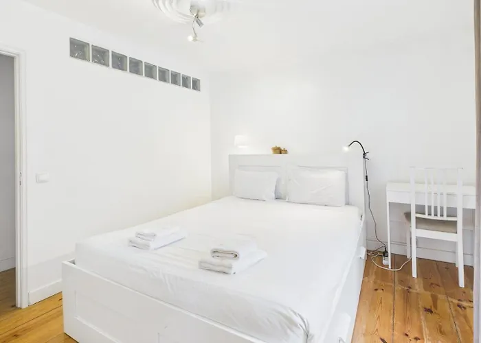 Charming 1br W/ Terrace In Alfama | By Airnest