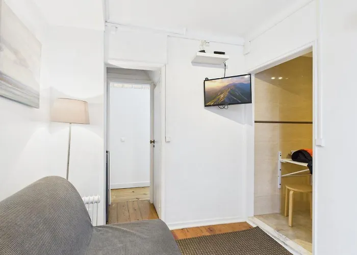 Charming 1br W/ Terrace In Alfama | By Airnest * Лісабон