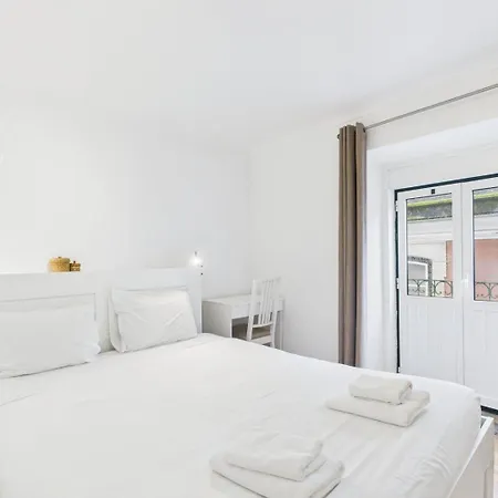 아파트 Charming 1br W/ Terrace In Alfama | By Airnest